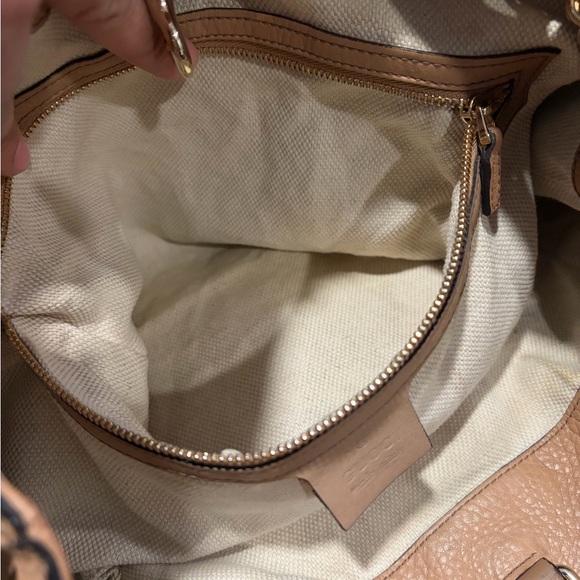 Gucci Beige Leather Shoulder Bag with Gold Chain - Picture 9 of 17